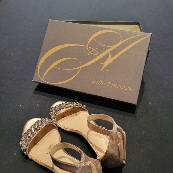 Enzo Angelini beautiful light pink Wedge rhinestone sandal. - Picture 5 of 8